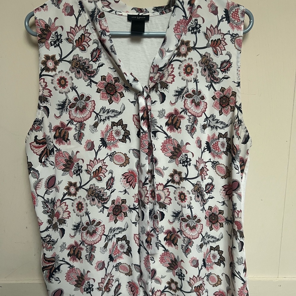 Ann Taylor White Sleeveless Tie-Neck Top with Pink Floral Print